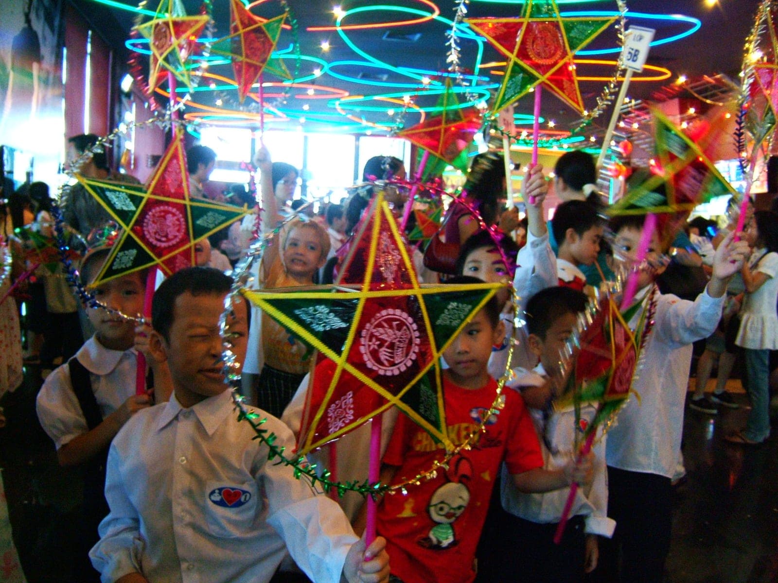 A traditional Vietnamese altar lamp with ornate decorative details, commonly used in Buddhist and folk religious festival ceremonies and observances.